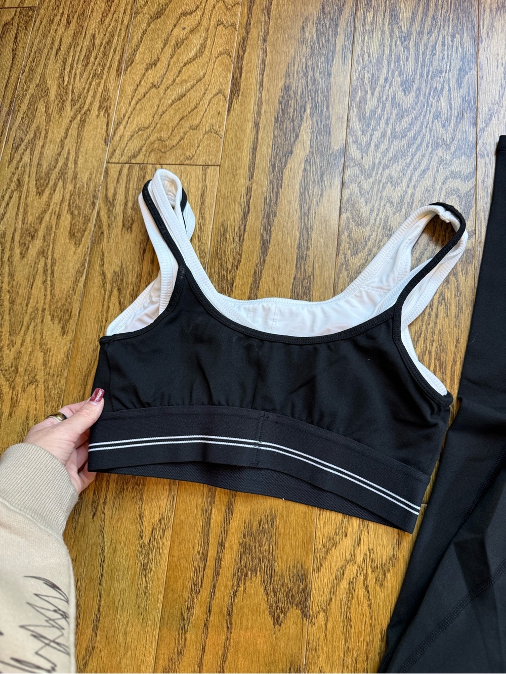 ALO Yoga Black Airbrush Better Together Sports Bra and Leggings Set - Picture 3 of 6